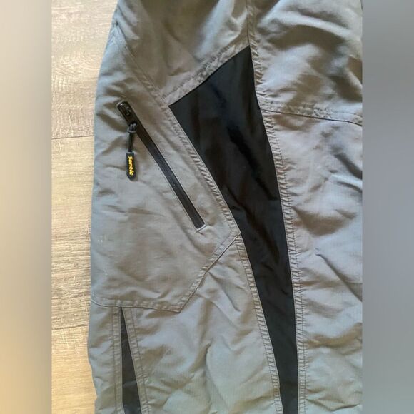 Santic men’s size large gray and black padded bike shorts with adjustable waist - Picture 7 of 8